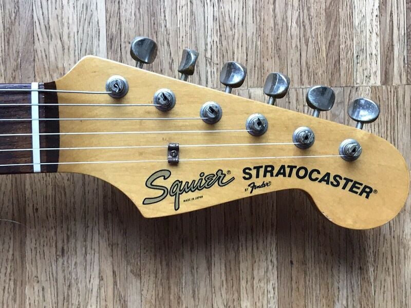 Squier '62 Vintage Stratocaster headstock