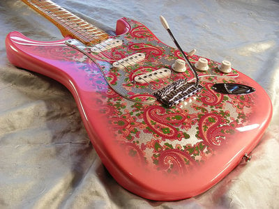 Classic Series Paisley Stratocaster for Export front contour