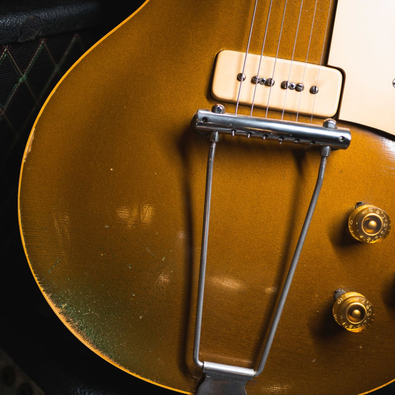 The Trapeze Tailpiece on the Goldtop: unlike the original Les Paul project, it was 