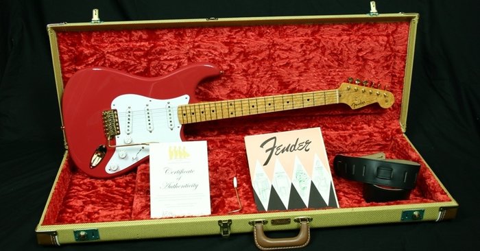 La Dealer Select 1959 Stratocaster NOS Custom Red dettaThe Shadows 50th Anniversary Collector Outfit