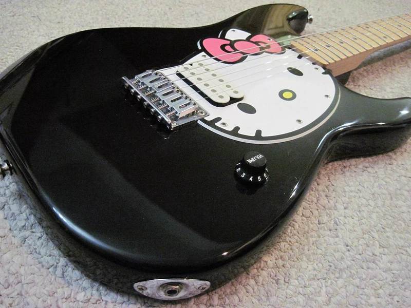 Hello Kitty Stratocaster Black