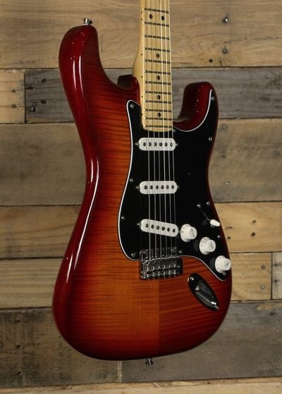 Player Stratocaster Plus Top body side