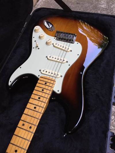 American Deluxe Stratocaster V Neck Fretboard Dots