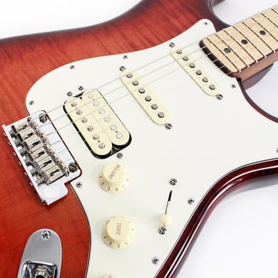Fender Select Stratocaster HSS Exotic Maple Flame Pickups
