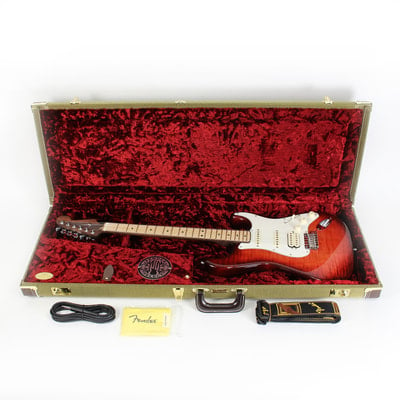 Fender Select Stratocaster HSS Exotic Maple Flame Case