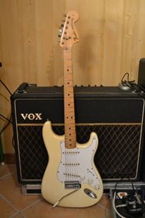1975 Stratocaster front
