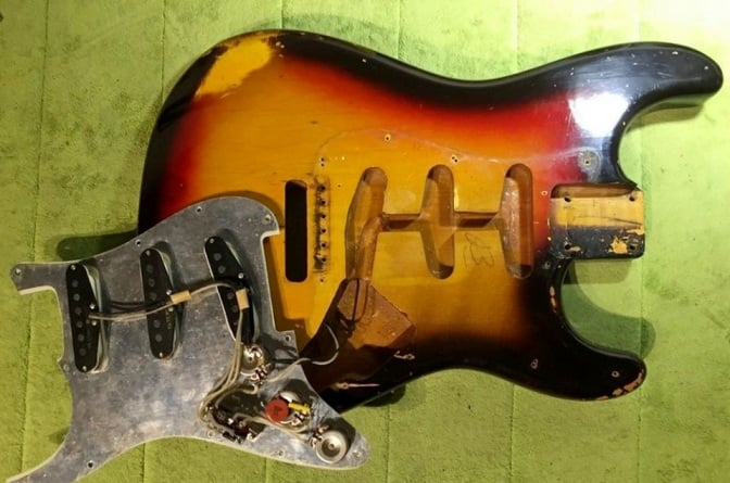 With the exception of the very first '58 Stratocasters, all the 3-tone sunburst strats lacked the red paint under the pickguard