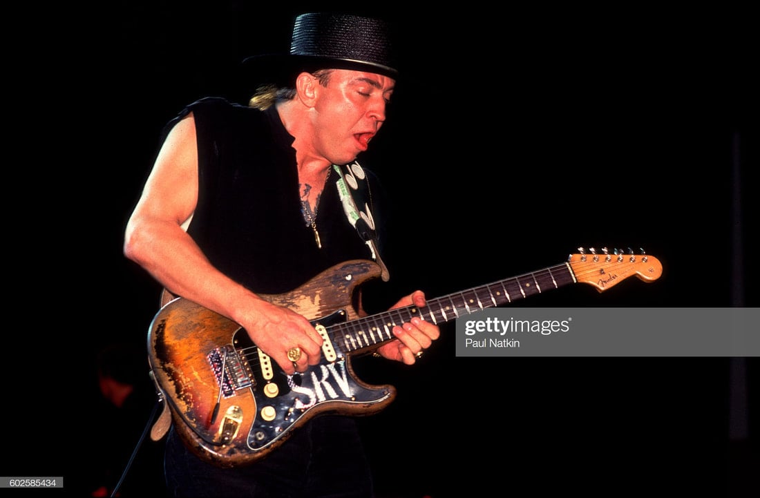 September 1, 1986, Arts Center in Saratoga, New York (Photo by Paul Natkin/Getty Images) No cigarette burn on the headstock. The are decals, and, unlike the photo of  October 22nd, 1983, there are patent numbers. There is  a 