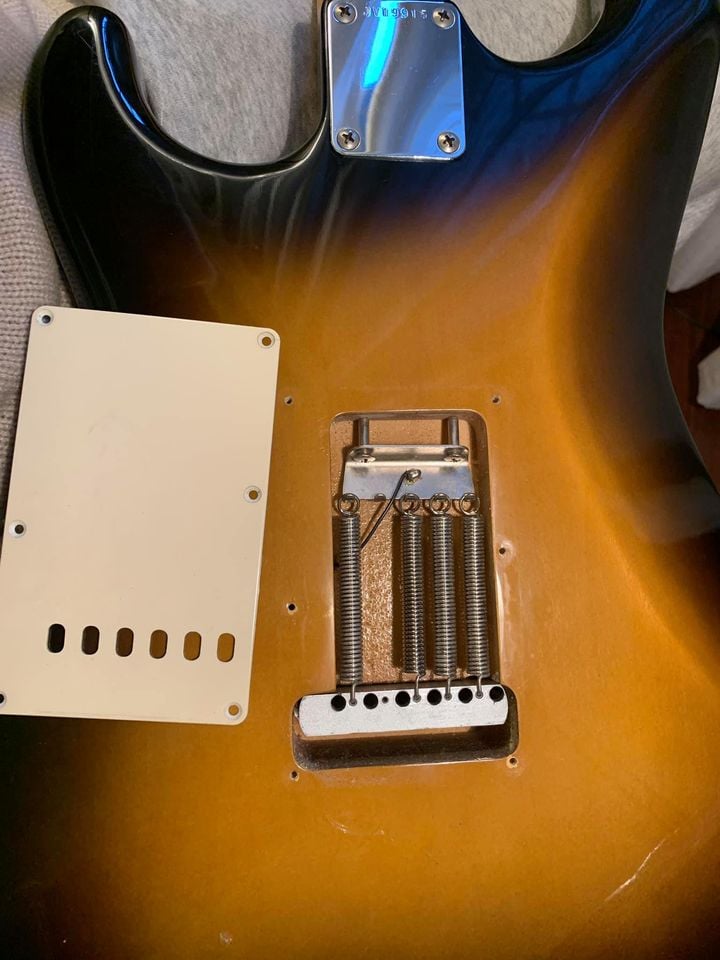 Squier '57 Vintage Stratocaster tremolo plate