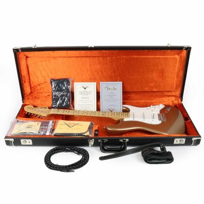 Greg Fessler Builder Select 1969 Stratocaster case opened