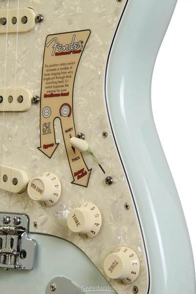 Deluxe Roadhouse Stratocaster knobs and switch tip