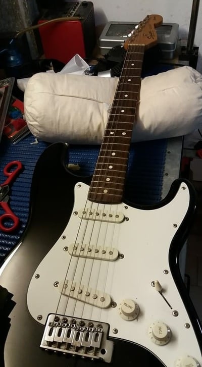 Squier Classic Stratocaster neck body joint