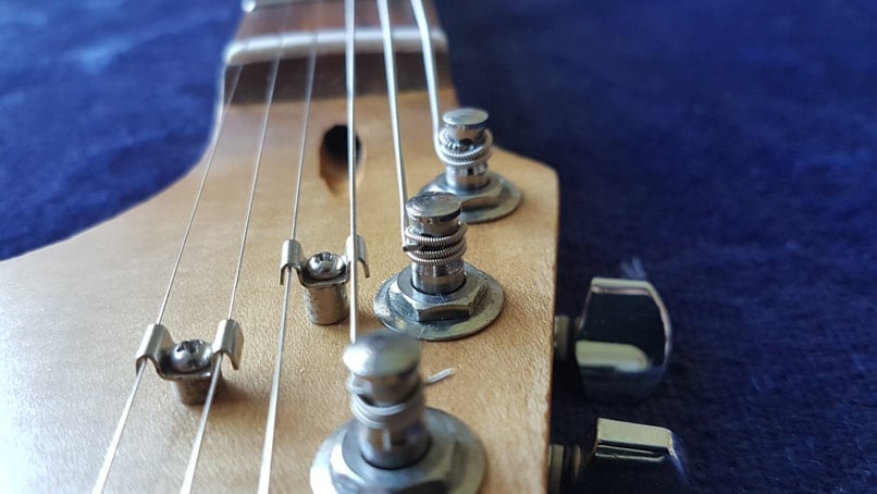 Montaggio corde Stratocaster