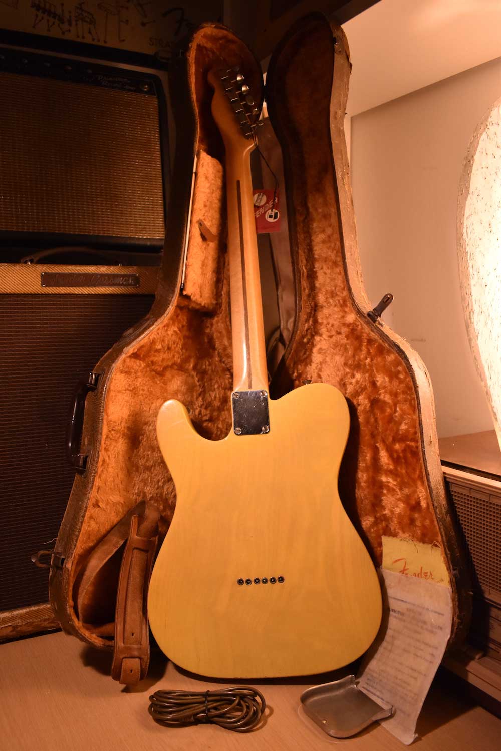The skunk stripe of a 1950 Broadscater neck. It was a dark walnut stripe due to a new technique to insert the truss rod in the neck. Courtesy of Cesco's Corner