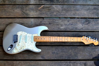 Roadhouse Strat front