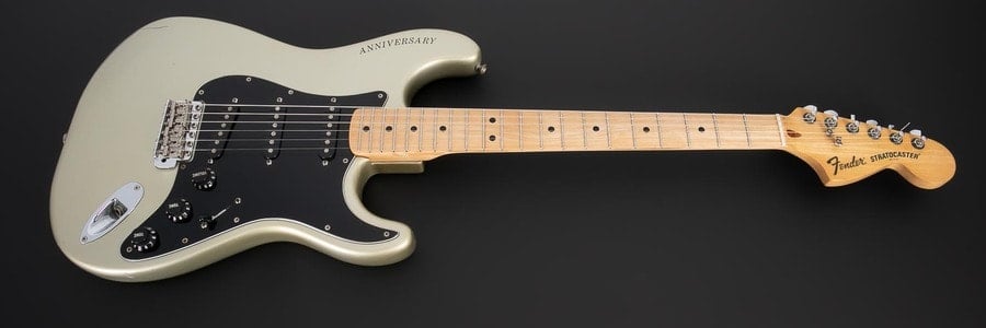 La 25th Anniversary Stratocaster nella finitura Anniversary Silver