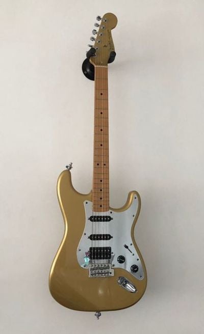 Gold Sister stratocaster front