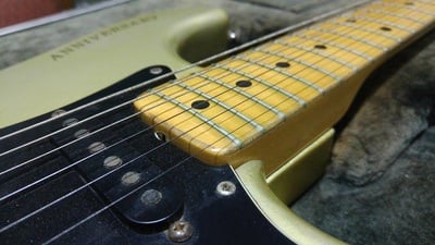 25th Anniversary Stratocaster dots detail