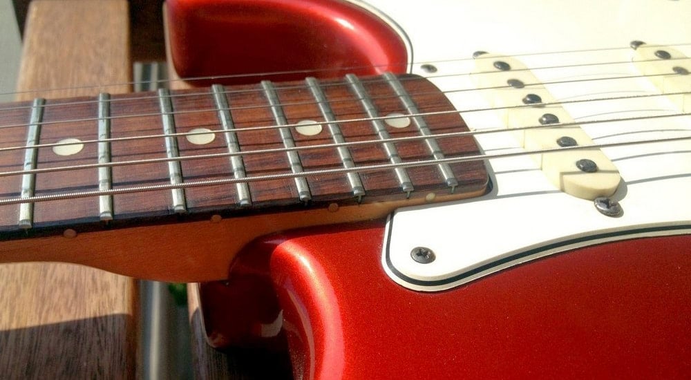 Sidemarkers between neck and fretboard on a 1966 Strat 