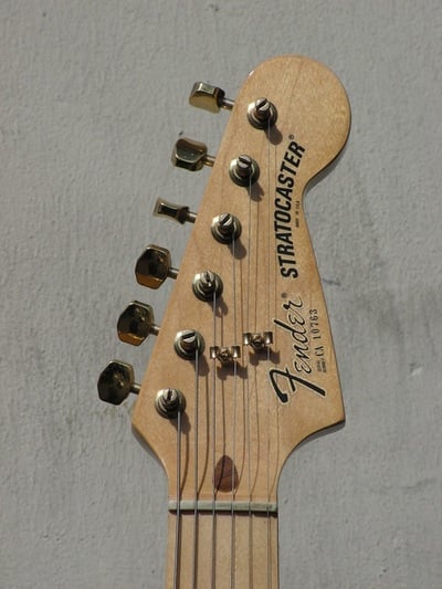 Gold Strat Headstock front