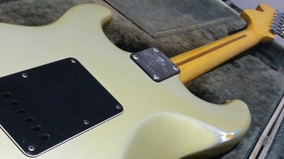 25th Anniversary Stratocaster belly cut