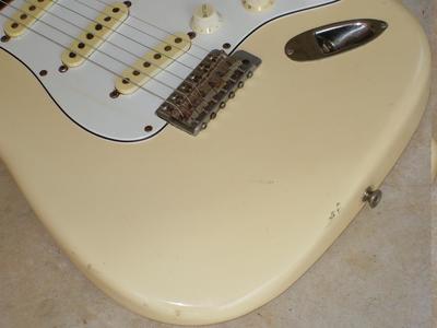 Squier Standard Stratocaster front contour