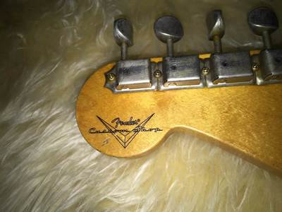 Master Design 1964 Gold Sparkle Relic Stratocaster logo