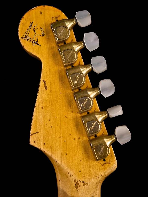 Its custom. Fender Custom shop headstock. Fender Stratocaster Custom shop скалопированые роликовые. Fender Stratocaster фурнитура Gold. Fender Custom shop Limited Edition 64 Stratocaster.