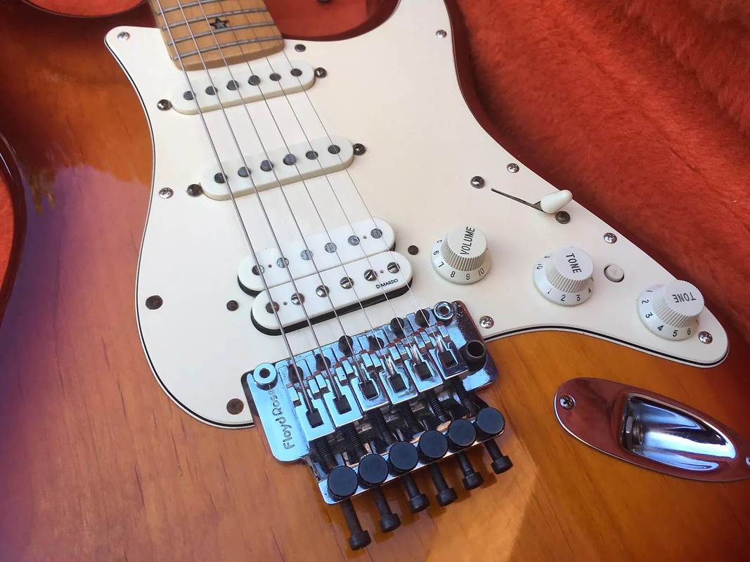 Keychain Guitar Fender Richie Sambora Stratocaster Bon Jovi Cherry Burst 