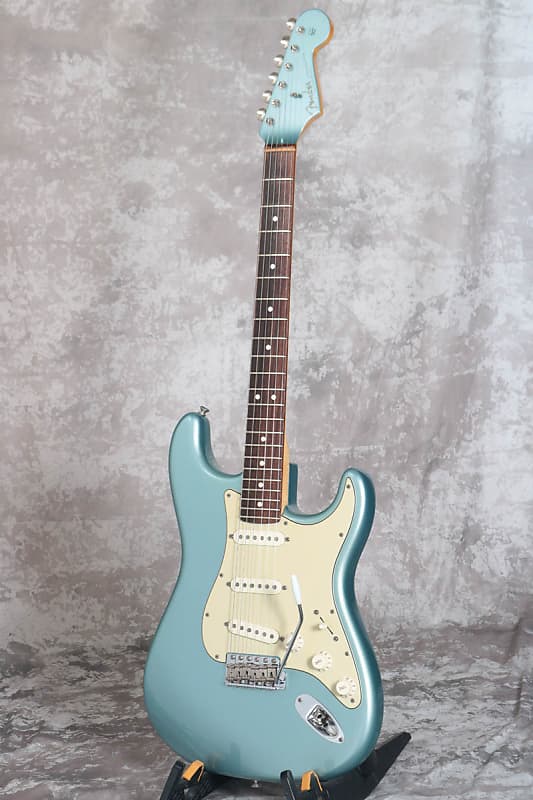 FSR Blue Deluxe Vintage Player 62 stratocaster front