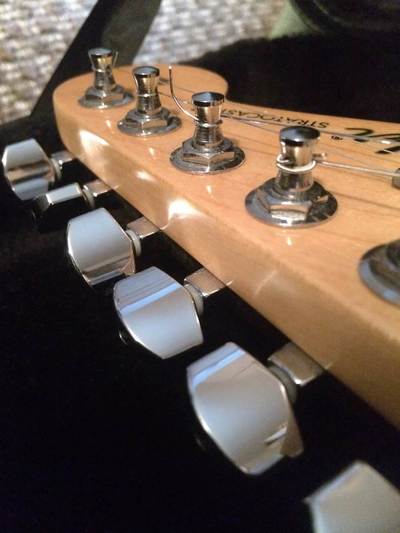 Standard Stratocaster tuners pegs