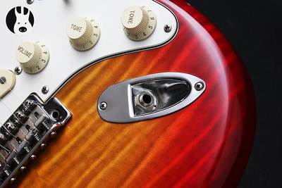 MIJ 60's Stratocaster Foto Flame jack plate and knobs