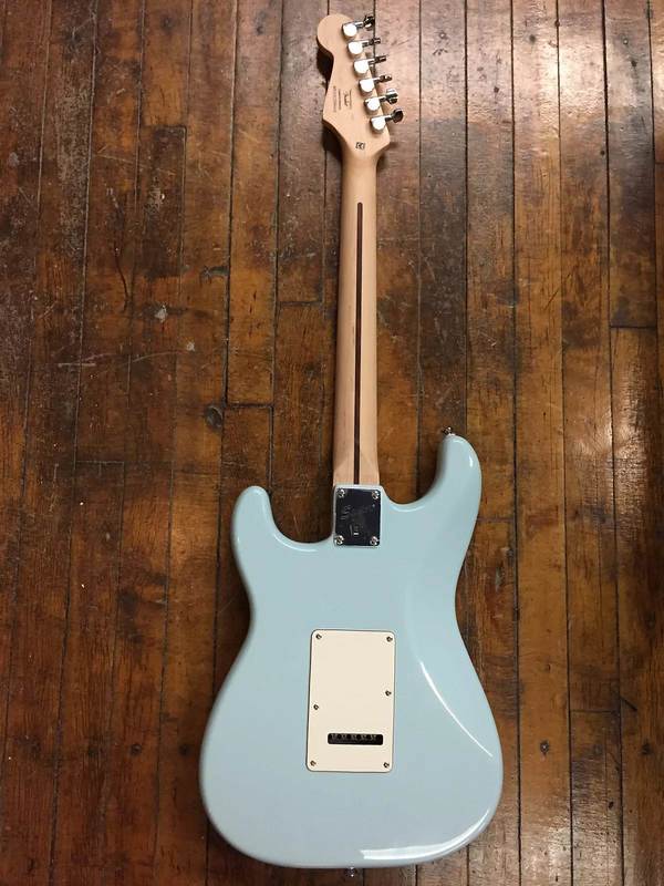 Squier Deluxe Stratocaster Daphne Blue finish