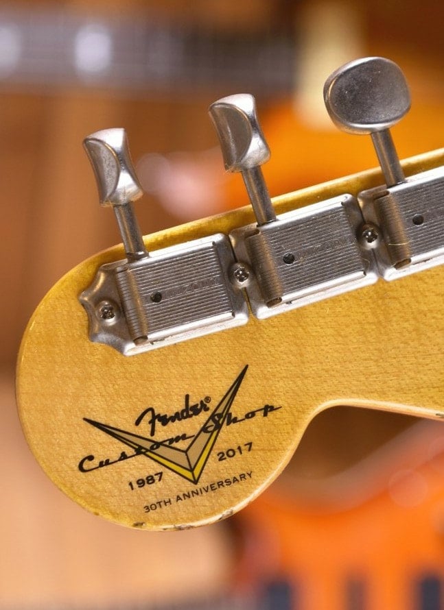 2017 was the 30th anniversary of the birth of Fender Custom Shop: all Custom Shop instruments made during this year had this special logo