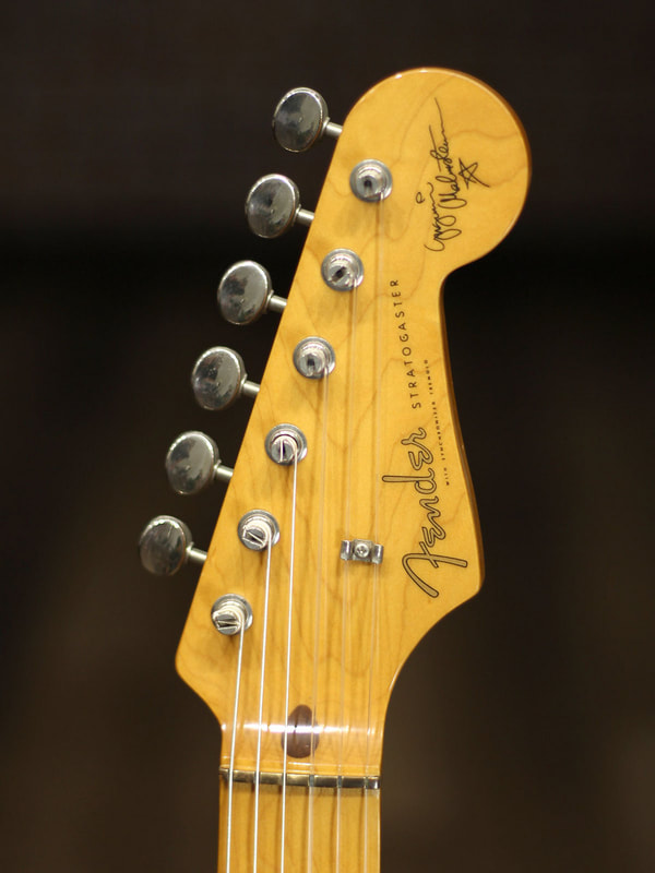 Malmsteen nylon strings Stratocaster headstock