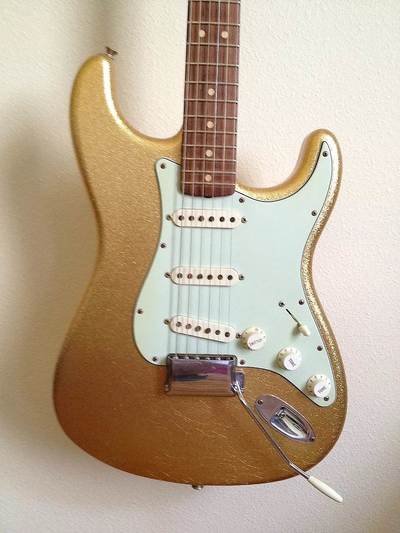 Master Design 1964 Gold Sparkle Relic Stratocaster body