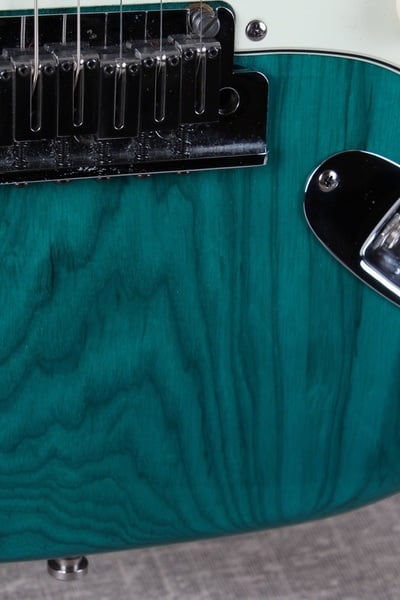 American Deluxe Fat Stratocaster Detail