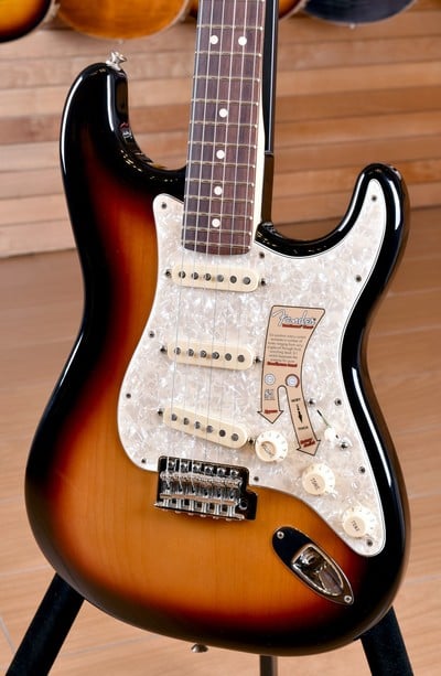 Deluxe Roadhouse Stratocaster front