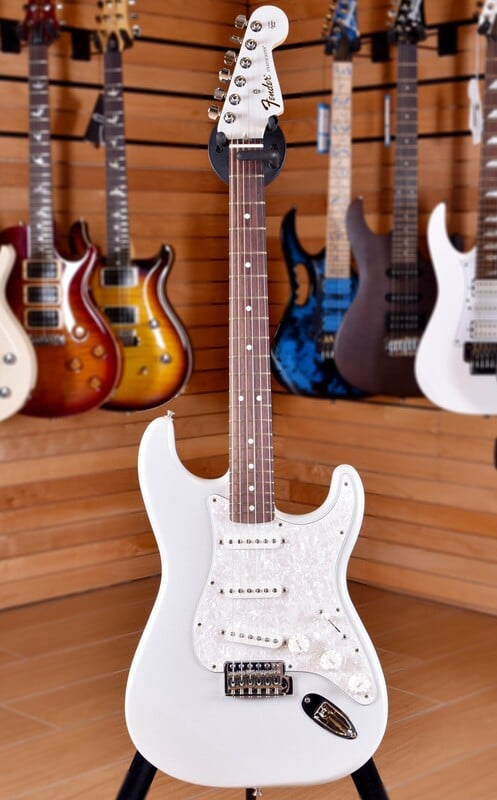 White Opal Sparkle stratocaster front
