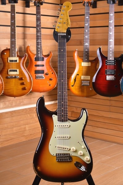 60 Stratocaster front
