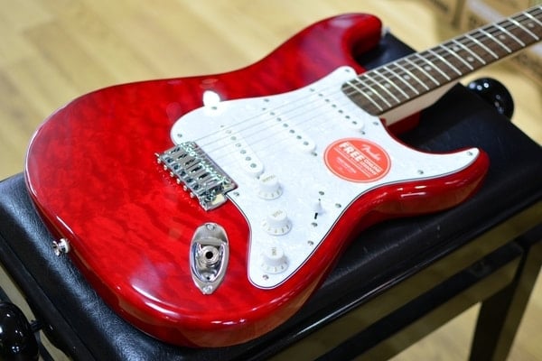 FSR Squier Affinity Stratocaster QMT Crimson Red Transparent