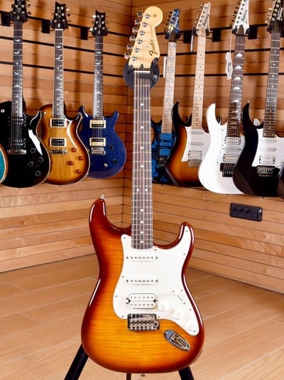 Deluxe Stratocaster Plus Top with iOS Connettivity 