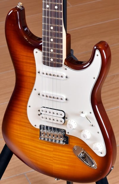 Deluxe Stratocaster Plus Top with iOS Connettivity body side