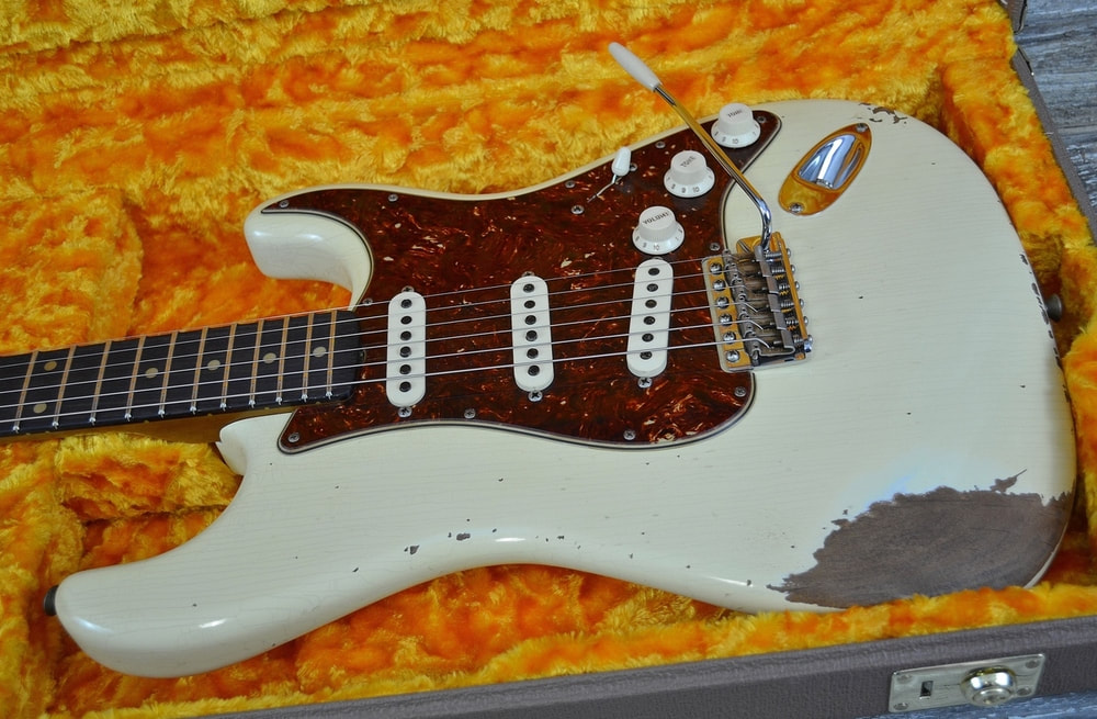 Limited 1960 Roasted Alder Stratocaster Heavy Relic body and case