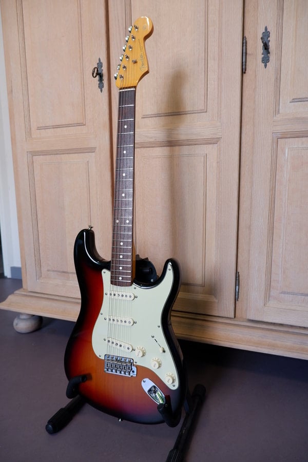 2009 57 62 Stratocaster side