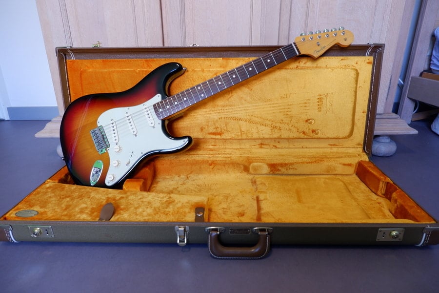 2009 57 62 Stratocaster with case