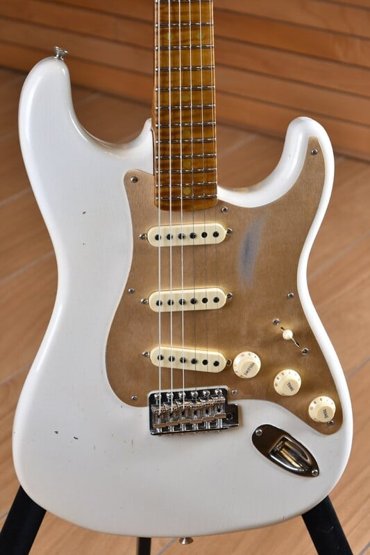 Limited Edition '58 Special Strat Journeyman Relic body side