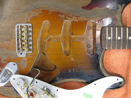Under the pickguard (Vourtesy of Davidof from Gearpage)