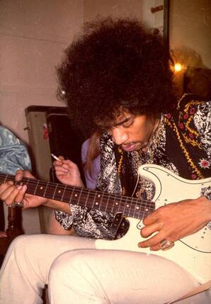 Hendrix with the Olympic White Stratocaster he received from Linda Keith