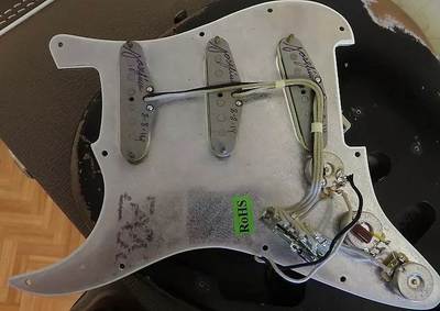 L-Series 1964 Super Heavy Relic Strat pickups and electronics